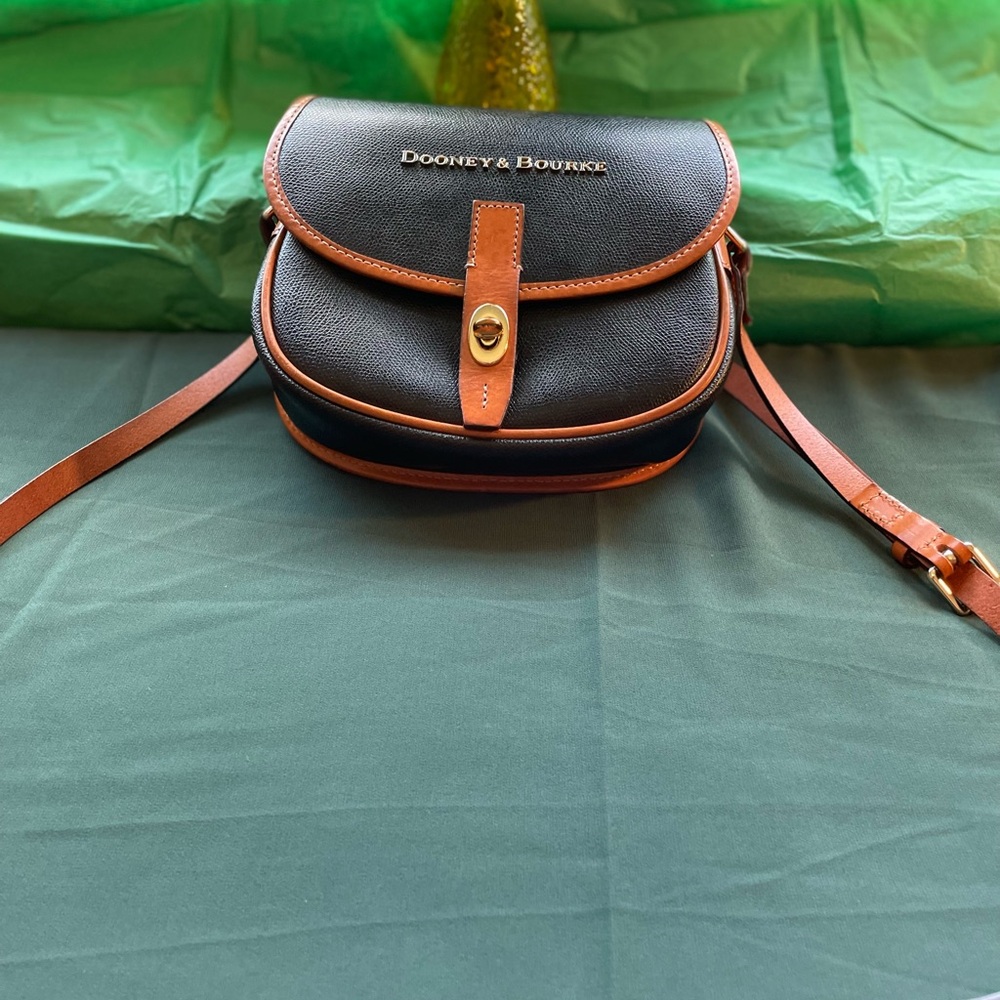 Dooney & Bourke Black leather field bag - Picture 6 of 8
